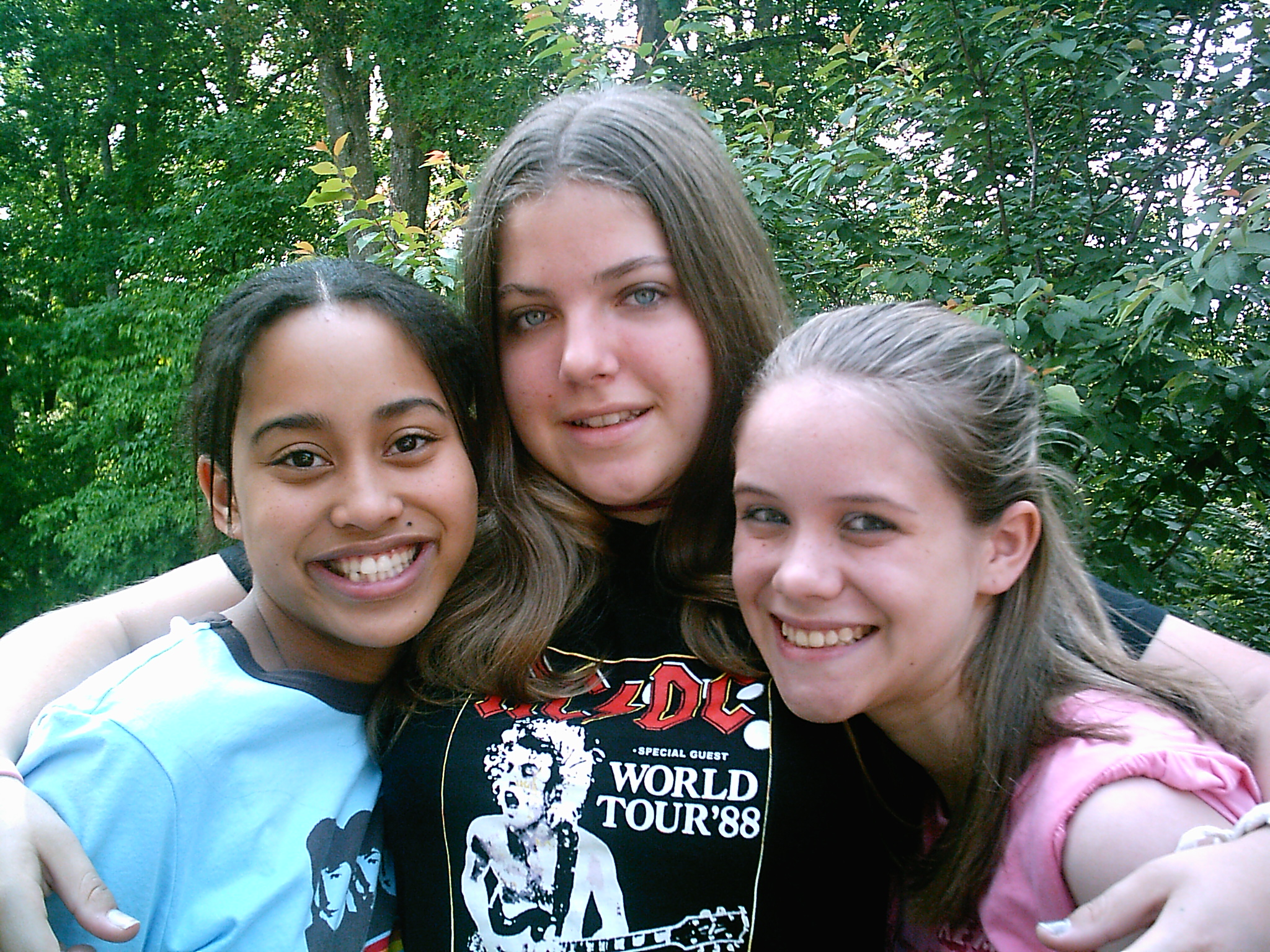 3chicas.jpg